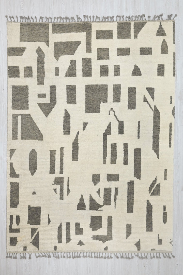white Large rug 8' 1" x 10' 9"