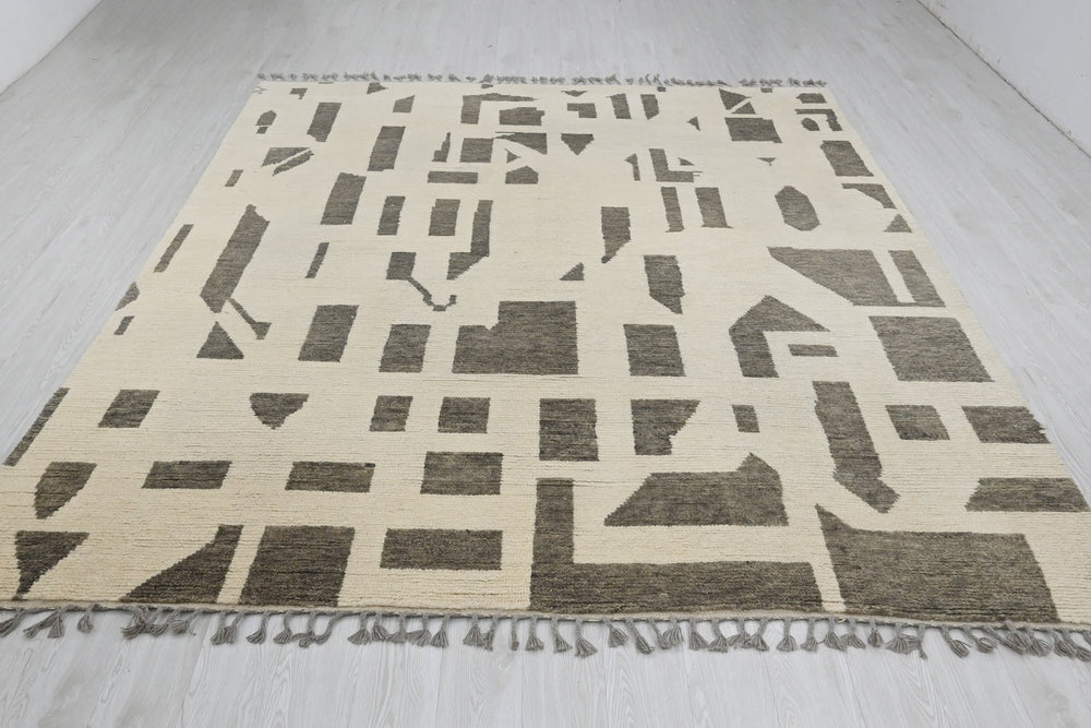 white Large rug 8' 1" x 10' 9"