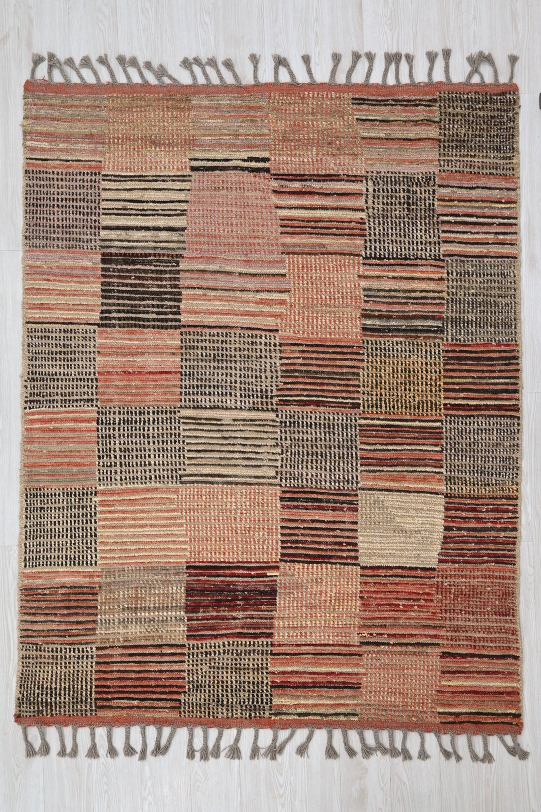 brown Medium rug 4' 11" x 6' 7"