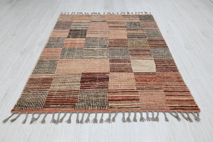 brown Medium rug 4' 11" x 6' 7"