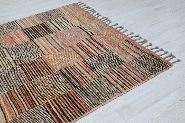 brown Medium rug 4' 11" x 6' 7"