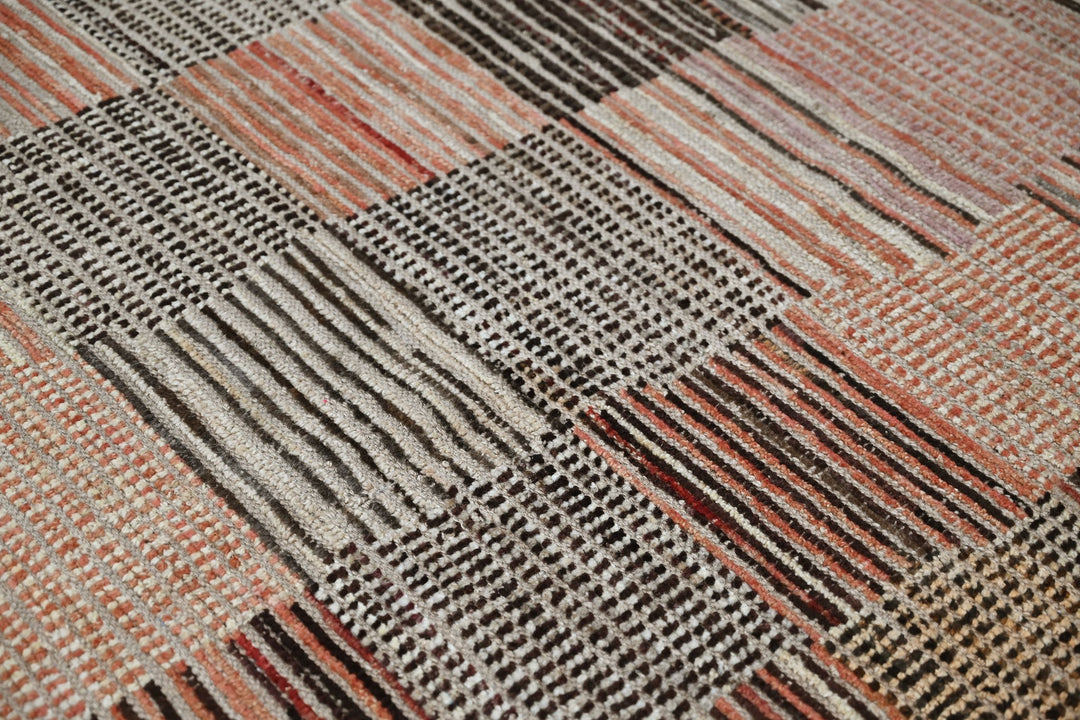 brown Medium rug 4' 11" x 6' 7"