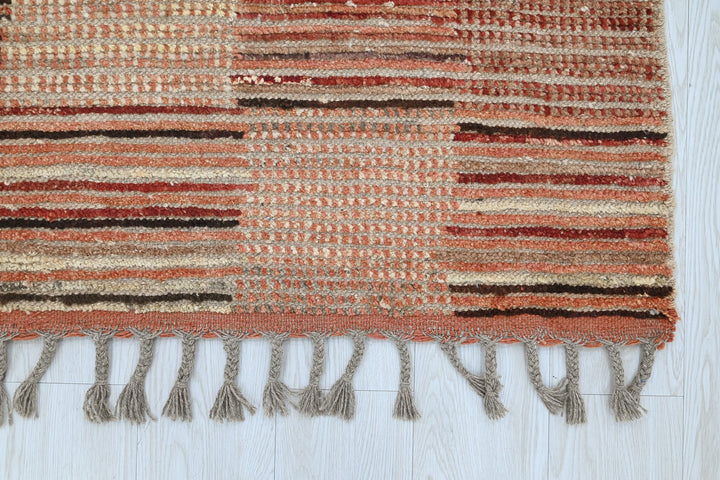 brown Medium rug 4' 11" x 6' 7"