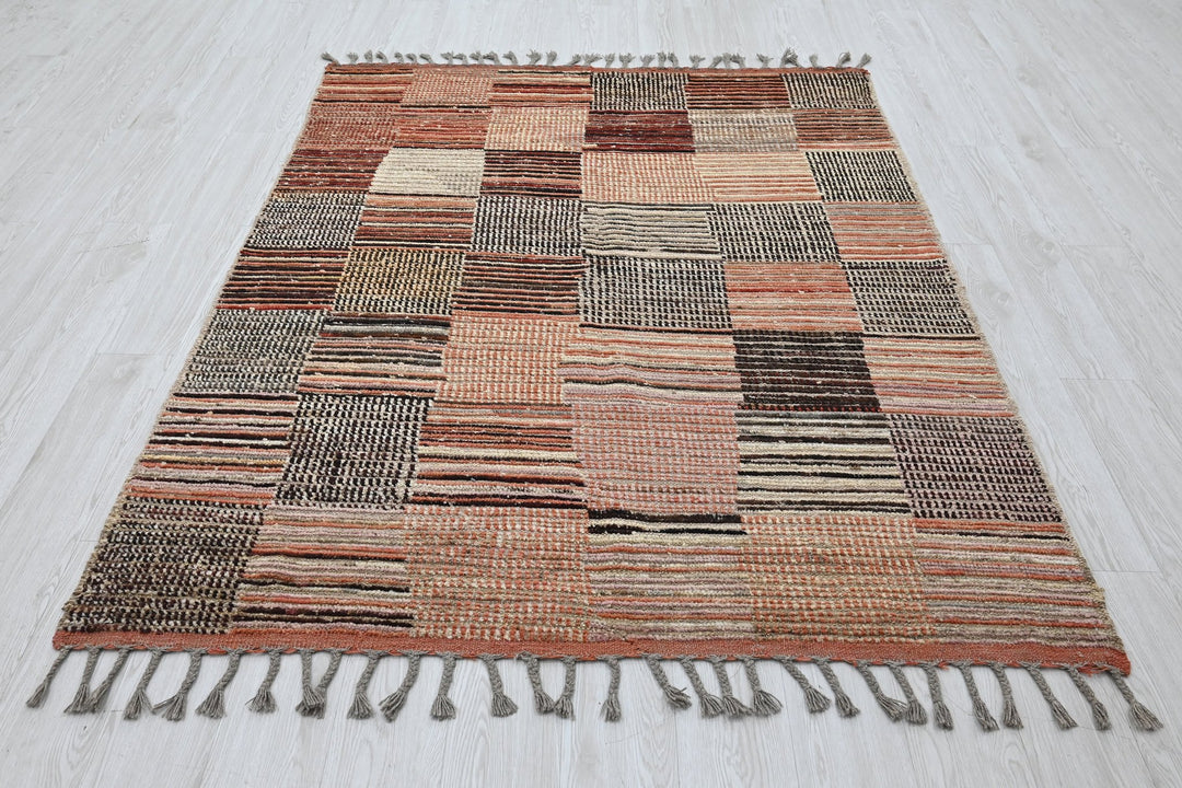 brown Medium rug 4' 11" x 6' 7"