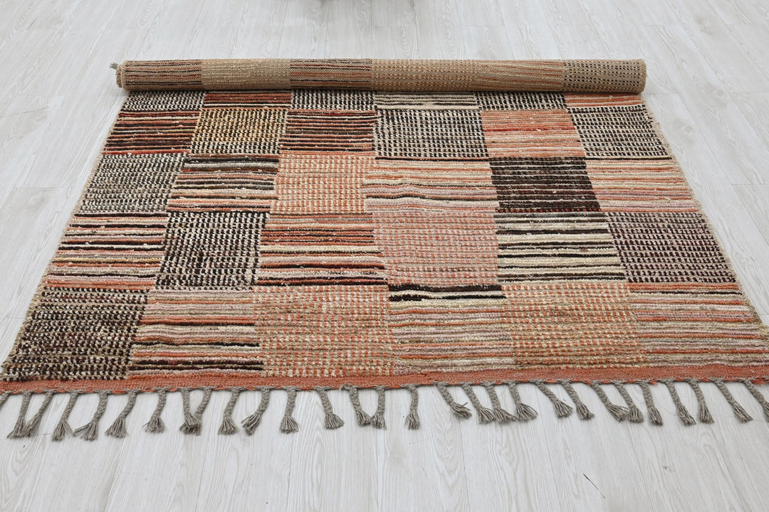 brown Medium rug 4' 11" x 6' 7"