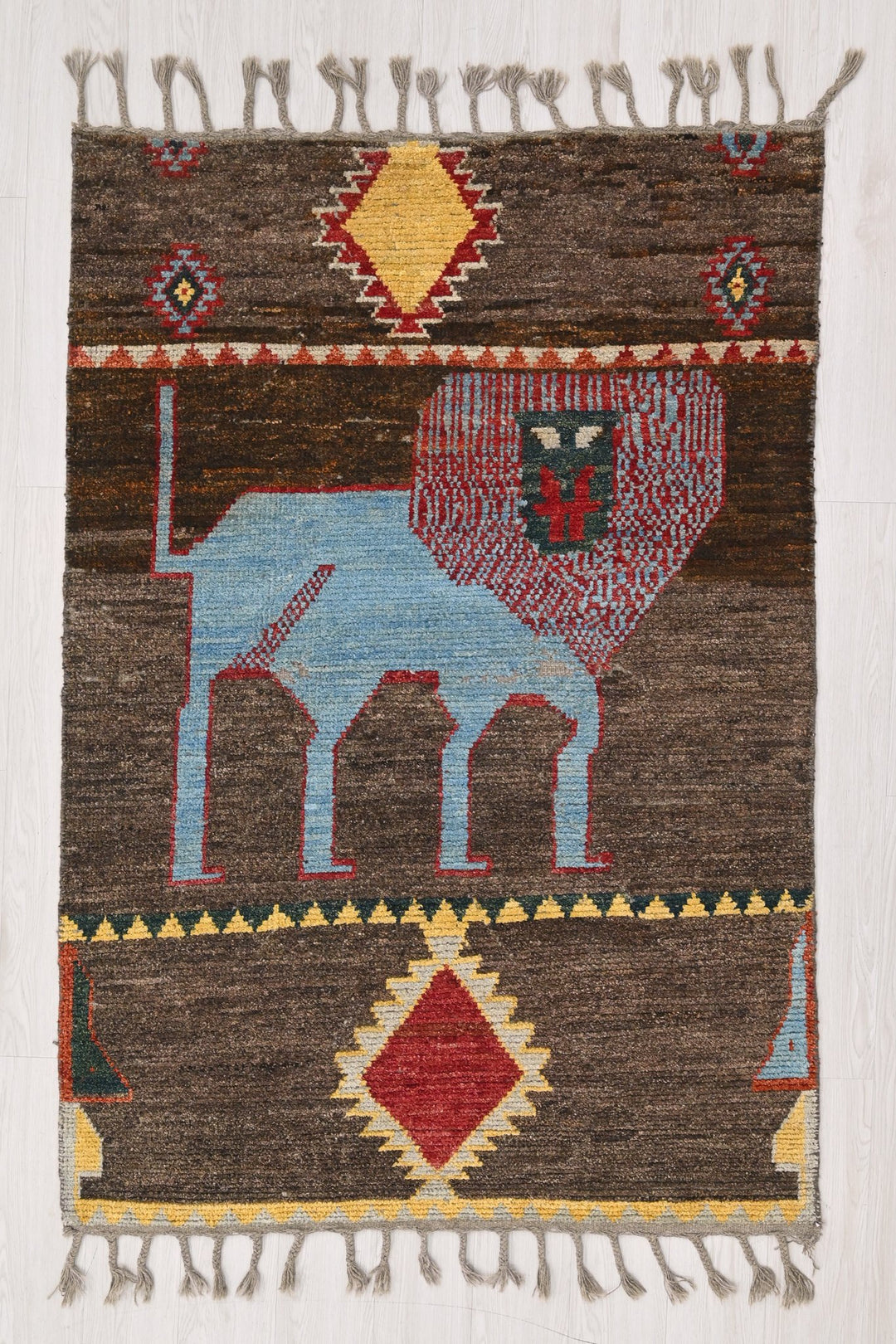 brown Accent rug 3' 9" x 5' 8"