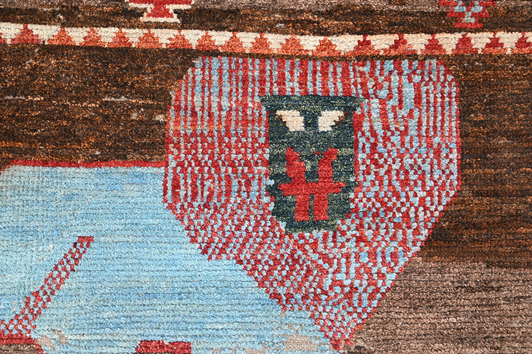 brown Accent rug 3' 9" x 5' 8"