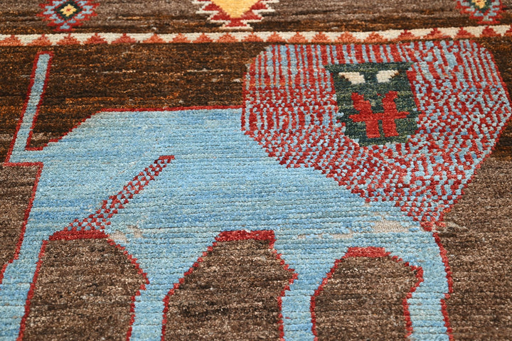 brown Accent rug 3' 9" x 5' 8"