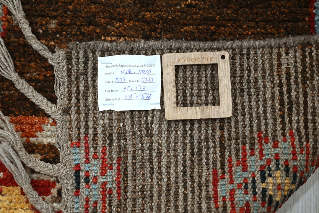 brown Accent rug 3' 9" x 5' 8"