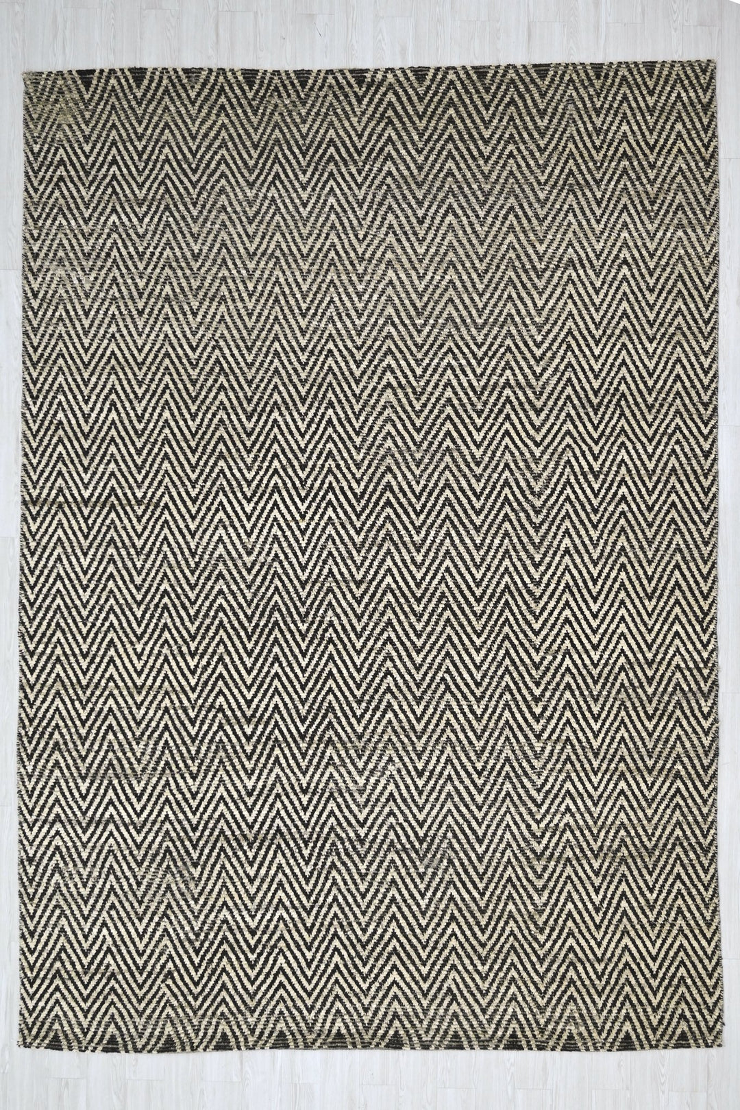 black Oversized rug 9' 0" x 11' 0"