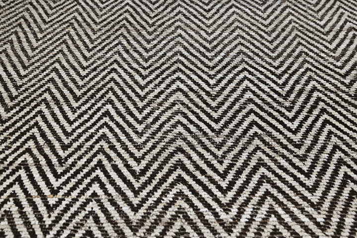 black Oversized rug 9' 0" x 11' 0"