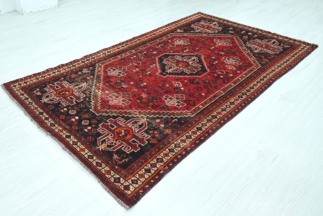 red Medium rug 4' 9" x 8' 2"