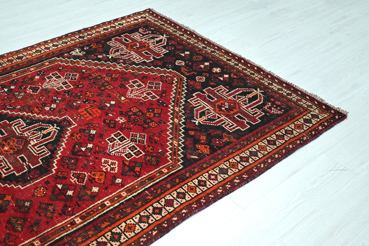 red Medium rug 4' 9" x 8' 2"