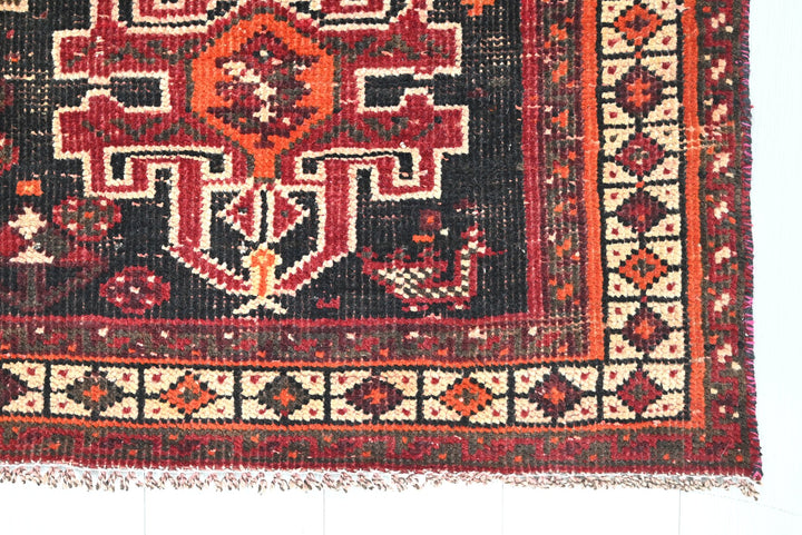 red Medium rug 4' 9" x 8' 2"