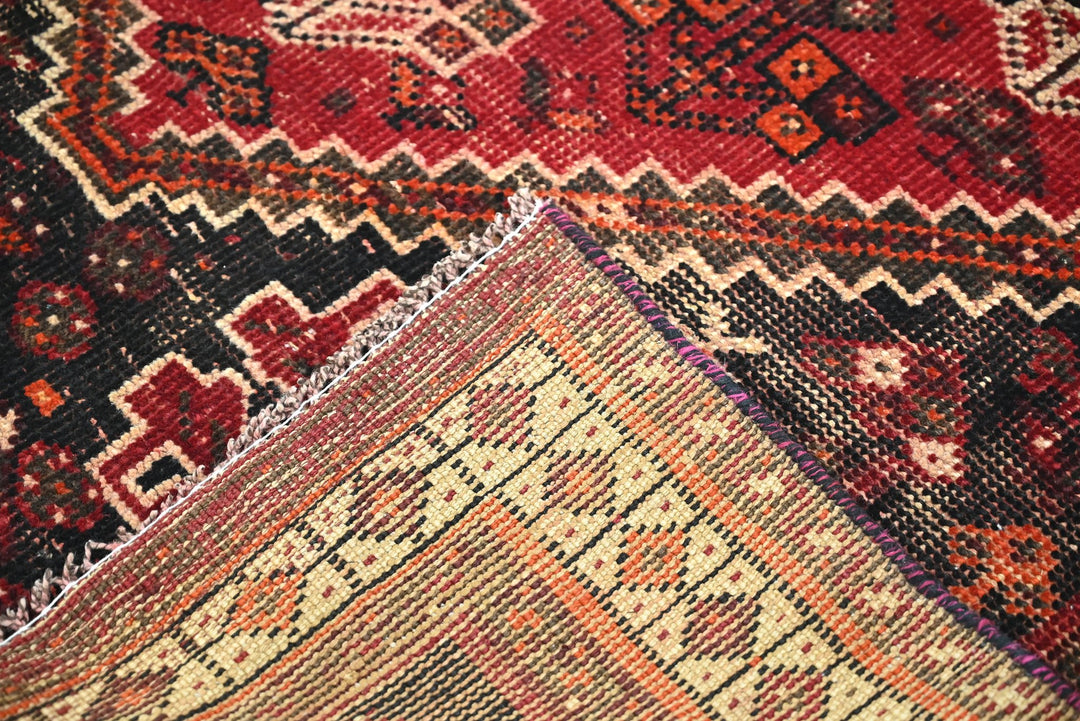 red Medium rug 4' 9" x 8' 2"