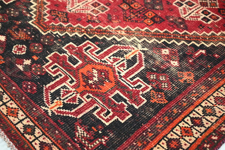 red Medium rug 4' 9" x 8' 2"
