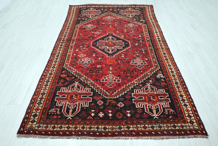 red Medium rug 4' 9" x 8' 2"