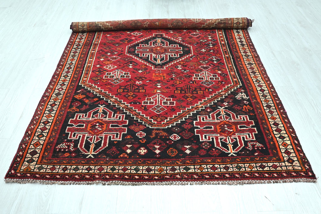 red Medium rug 4' 9" x 8' 2"