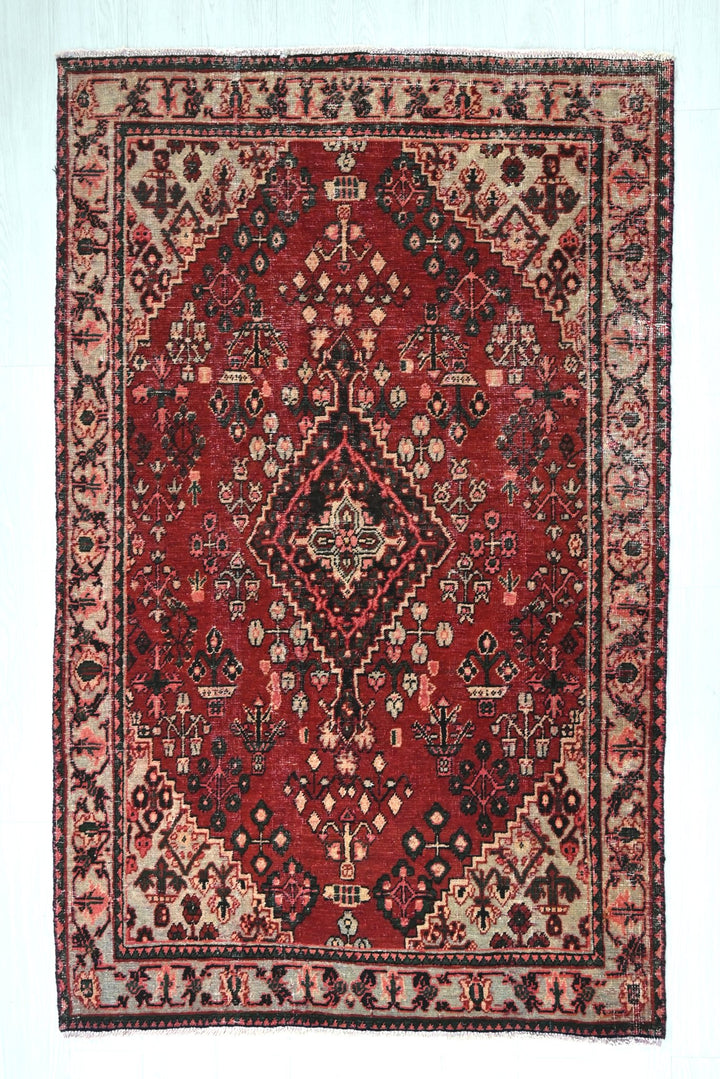red Accent rug 4' 0" x 6' 3"