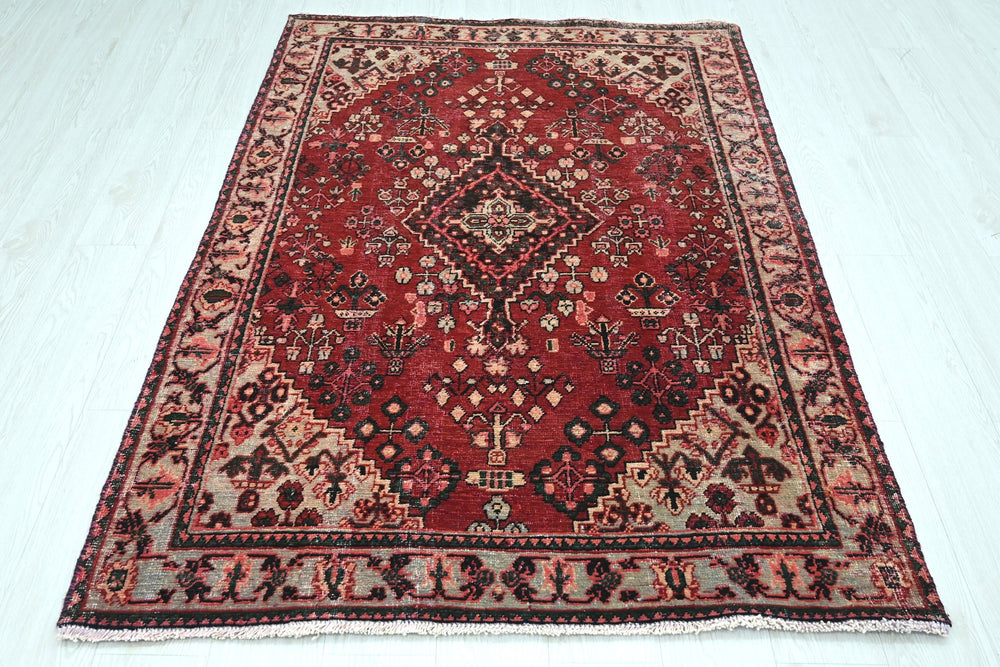 red Accent rug 4' 0" x 6' 3"