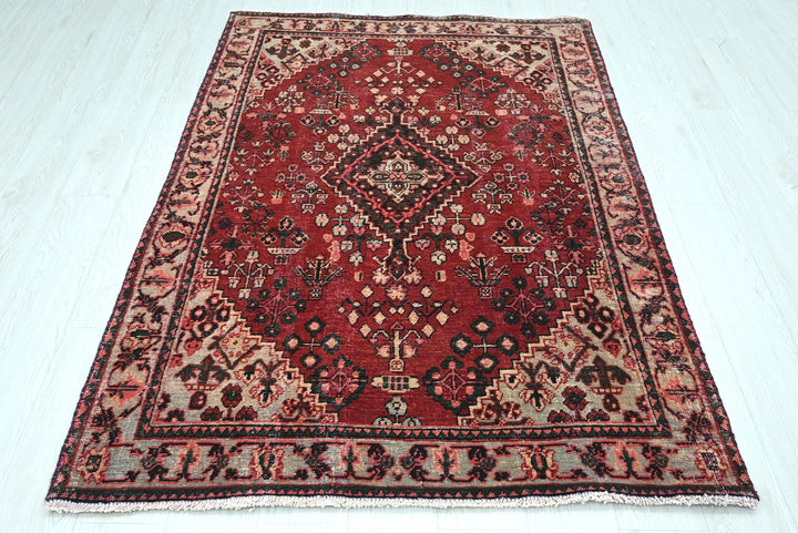 red Accent rug 4' 0" x 6' 3"