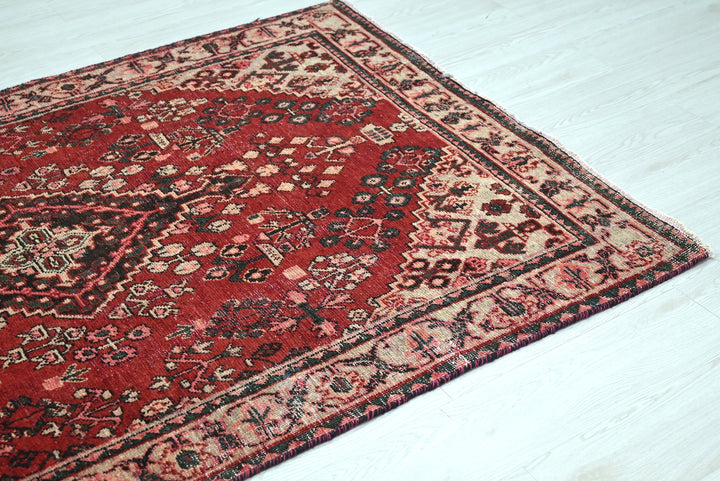 red Accent rug 4' 0" x 6' 3"