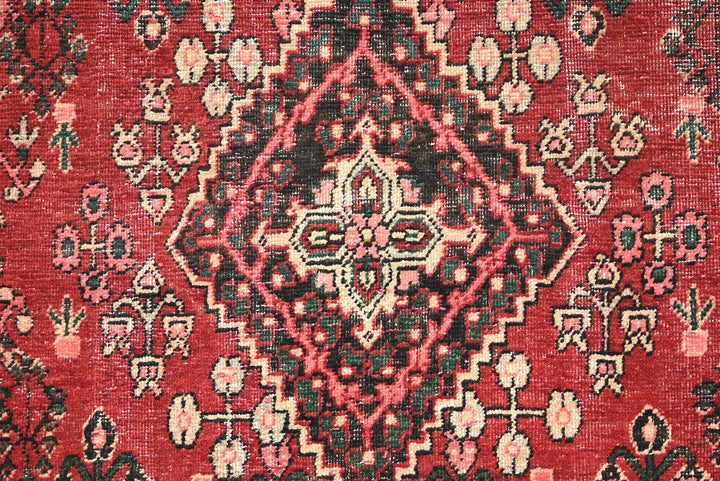 red Accent rug 4' 0" x 6' 3"