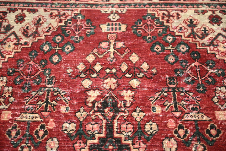red Accent rug 4' 0" x 6' 3"