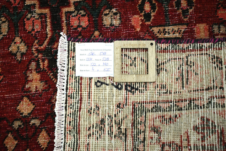 red Accent rug 4' 0" x 6' 3"