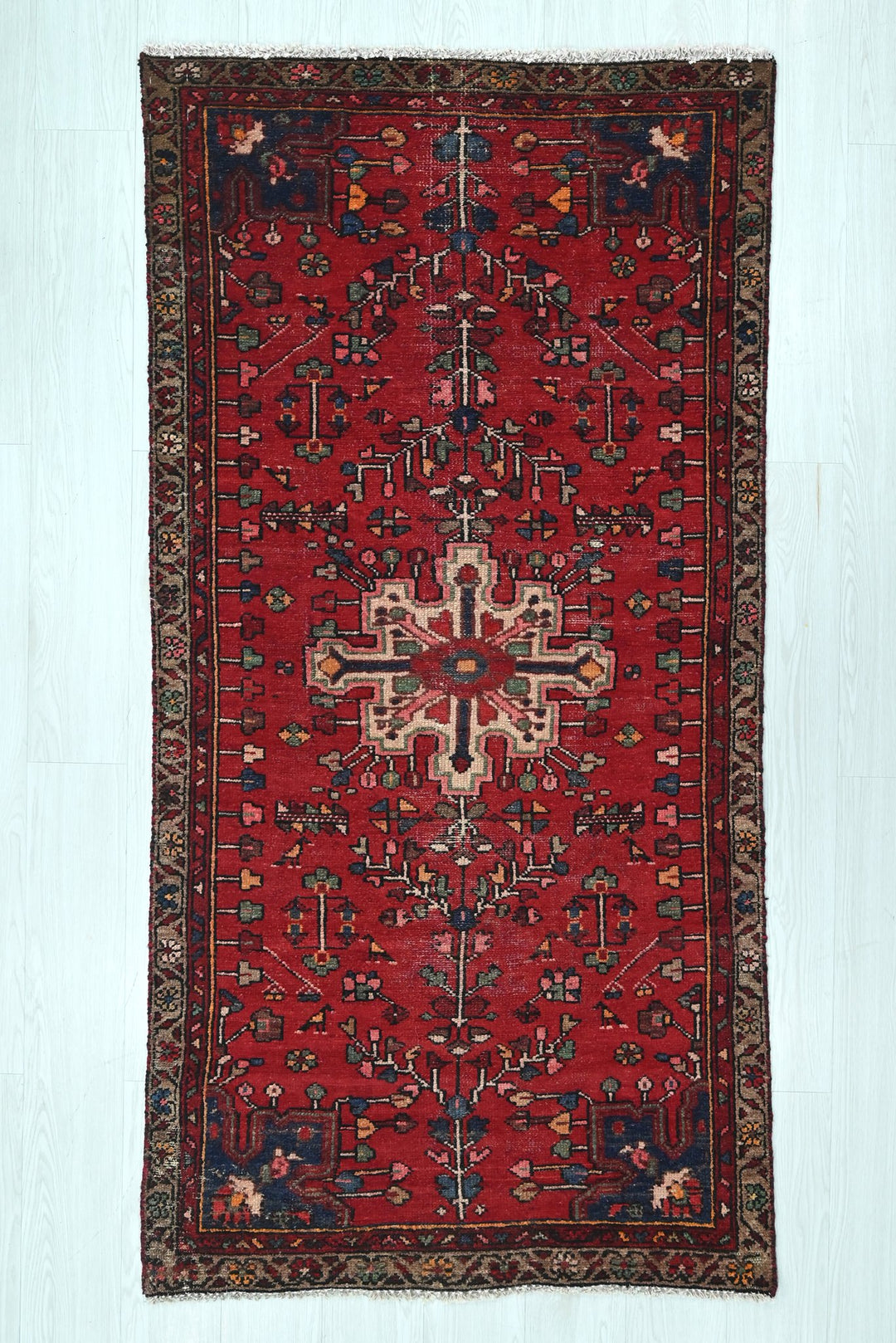 red Accent rug 3' 1" x 5' 10"