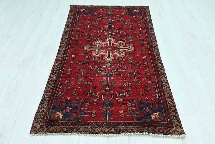 red Accent rug 3' 1" x 5' 10"
