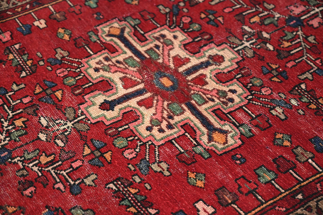 red Accent rug 3' 1" x 5' 10"