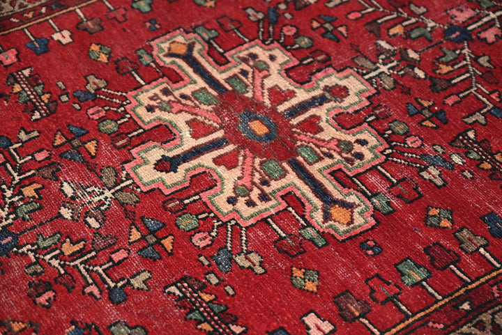 red Accent rug 3' 1" x 5' 10"