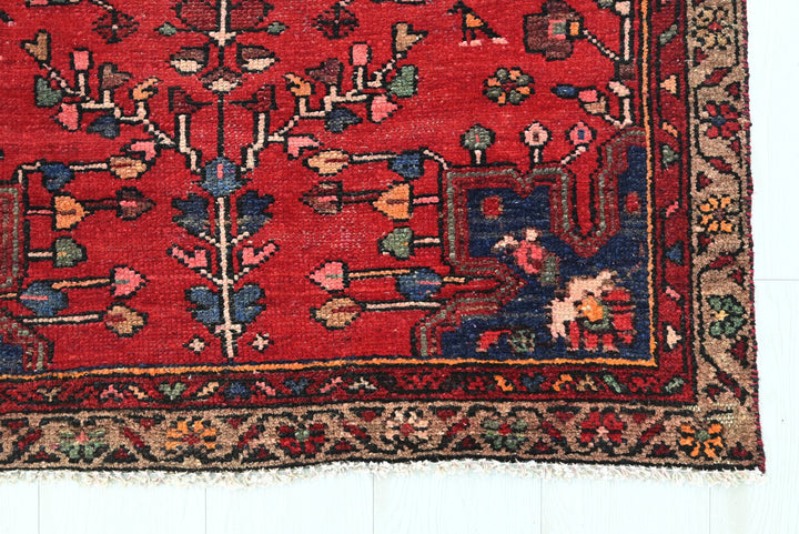 red Accent rug 3' 1" x 5' 10"