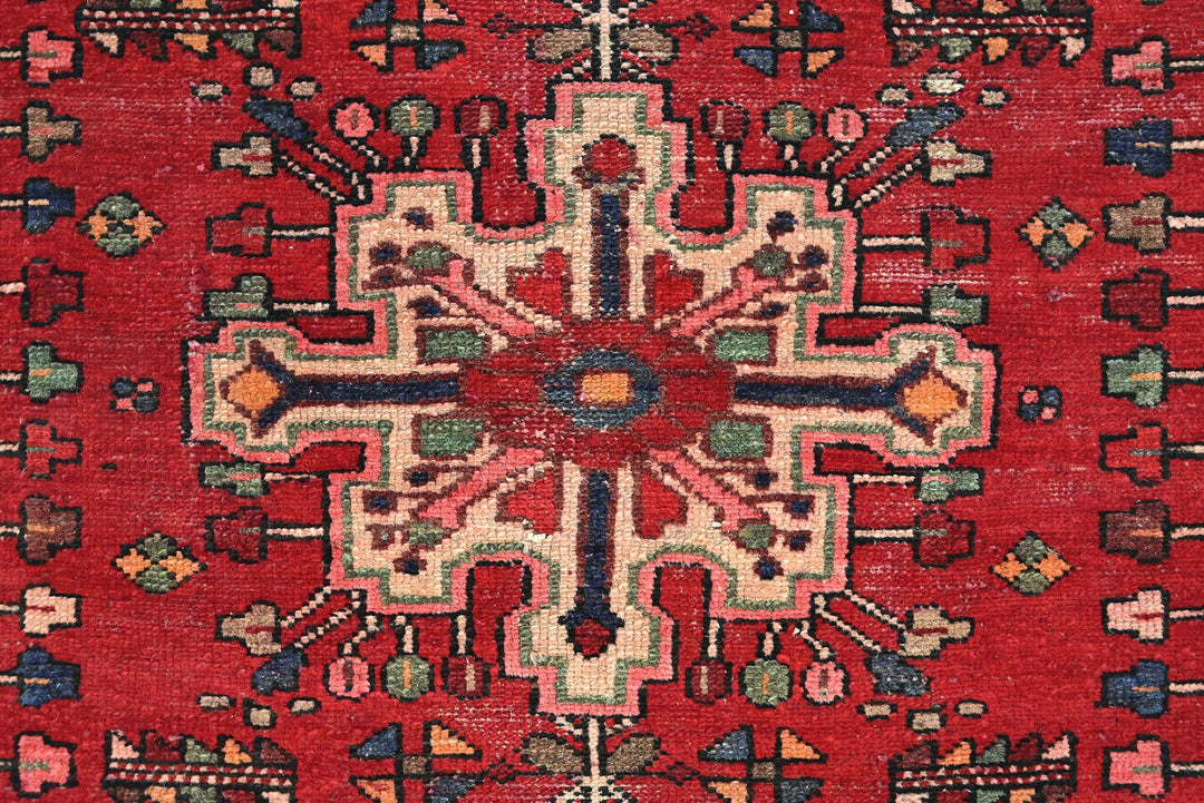 red Accent rug 3' 1" x 5' 10"
