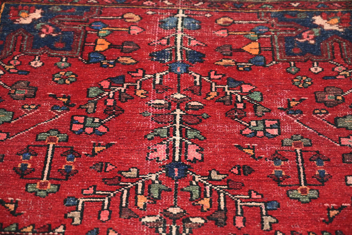 red Accent rug 3' 1" x 5' 10"