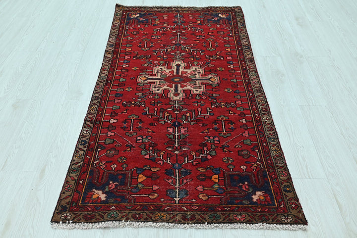 red Accent rug 3' 1" x 5' 10"