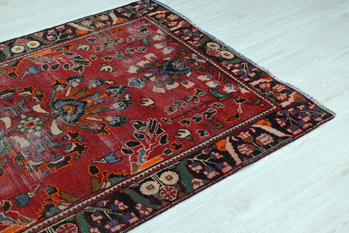 red Accent rug 4' 3" x 6' 4"