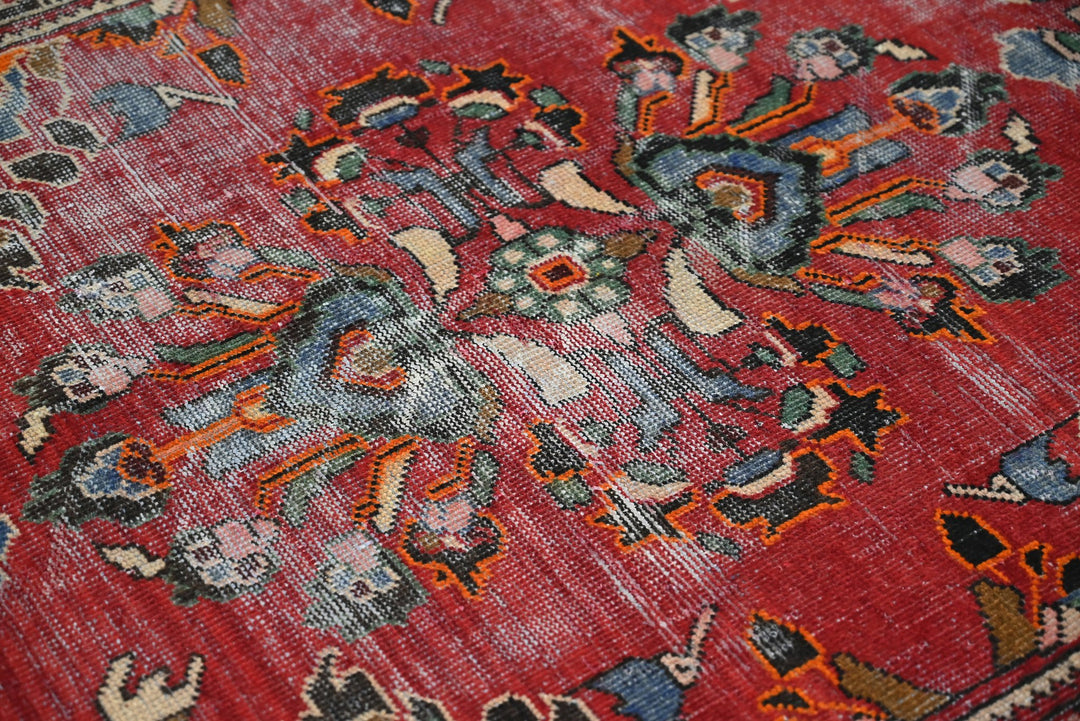 red Accent rug 4' 3" x 6' 4"