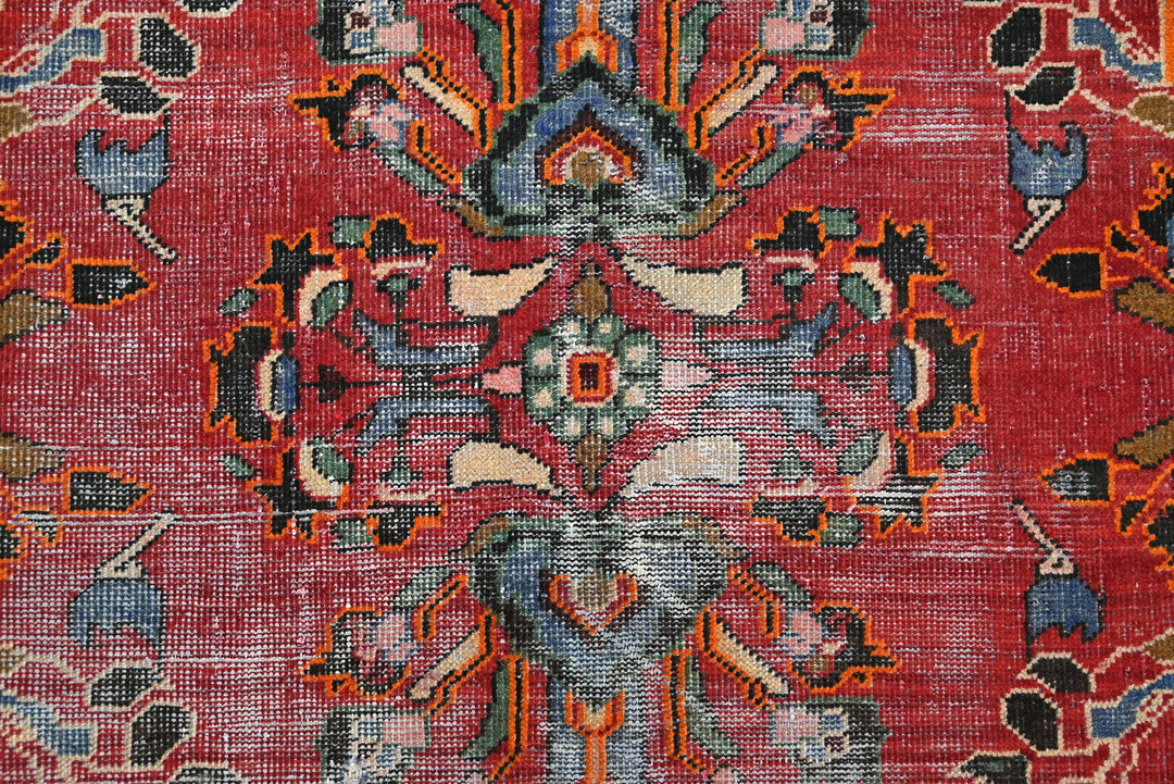 red Accent rug 4' 3" x 6' 4"