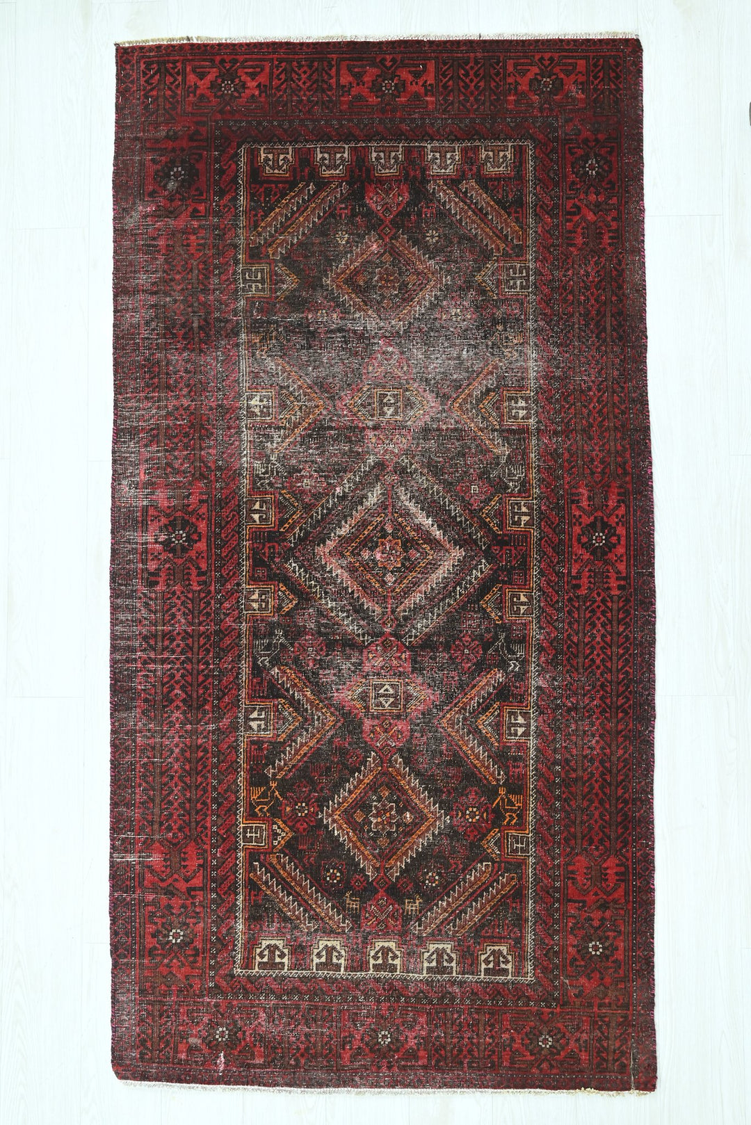red Medium rug 3' 4" x 6' 7"