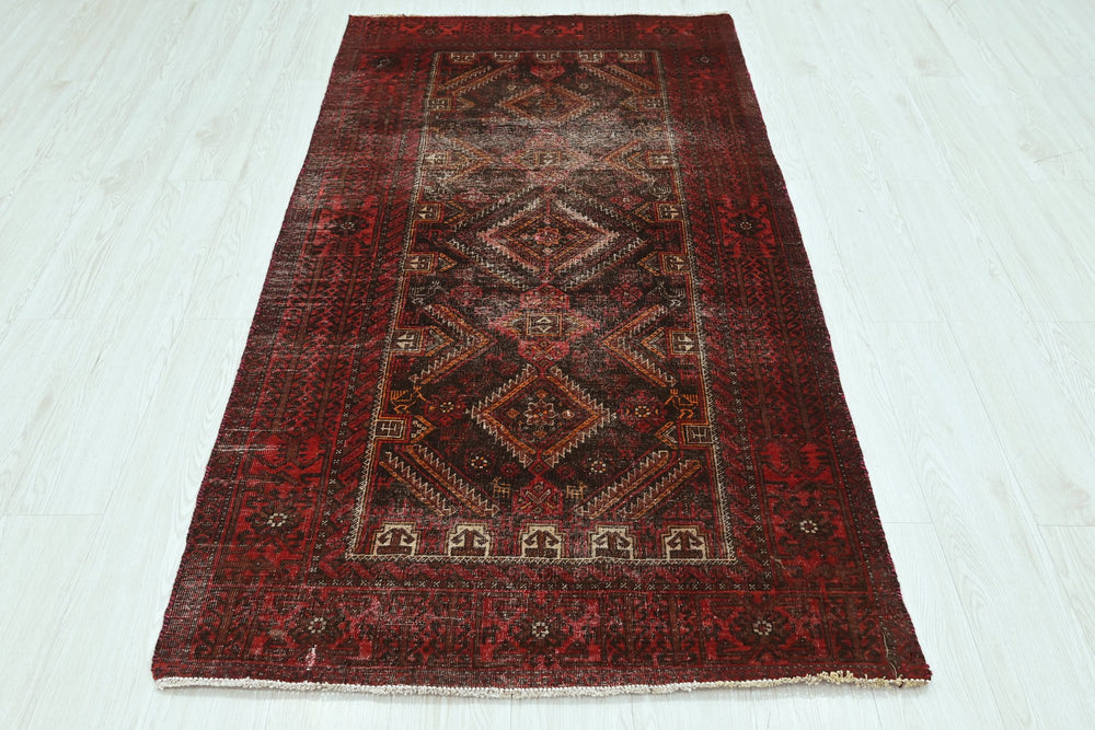 red Medium rug 3' 4" x 6' 7"