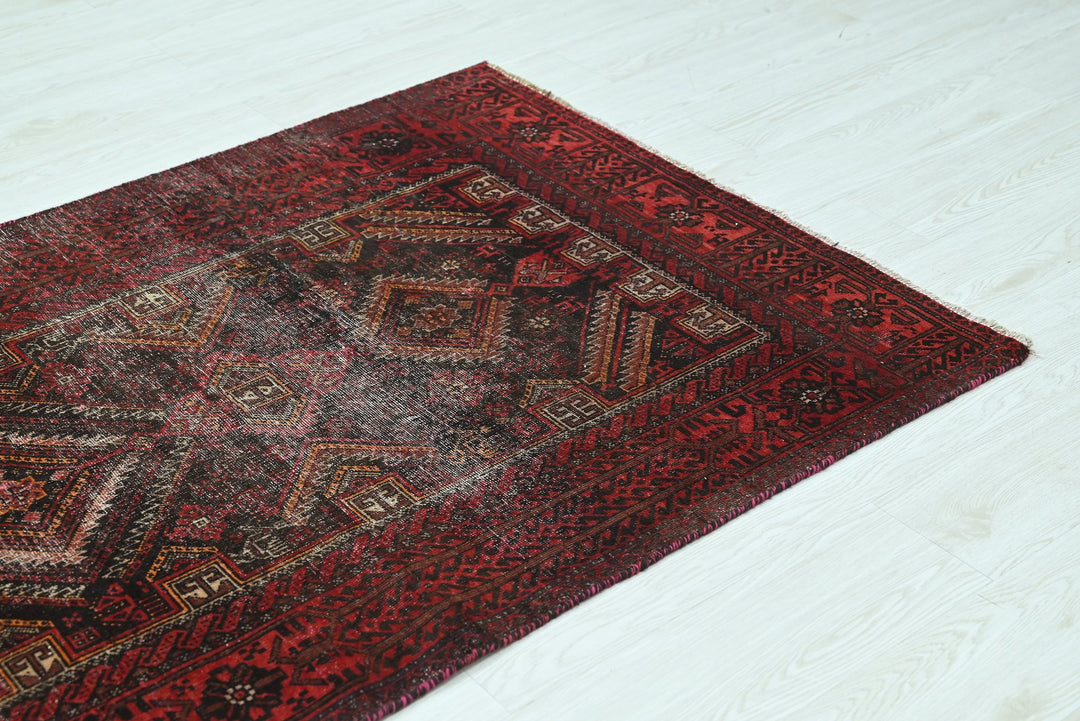 red Medium rug 3' 4" x 6' 7"