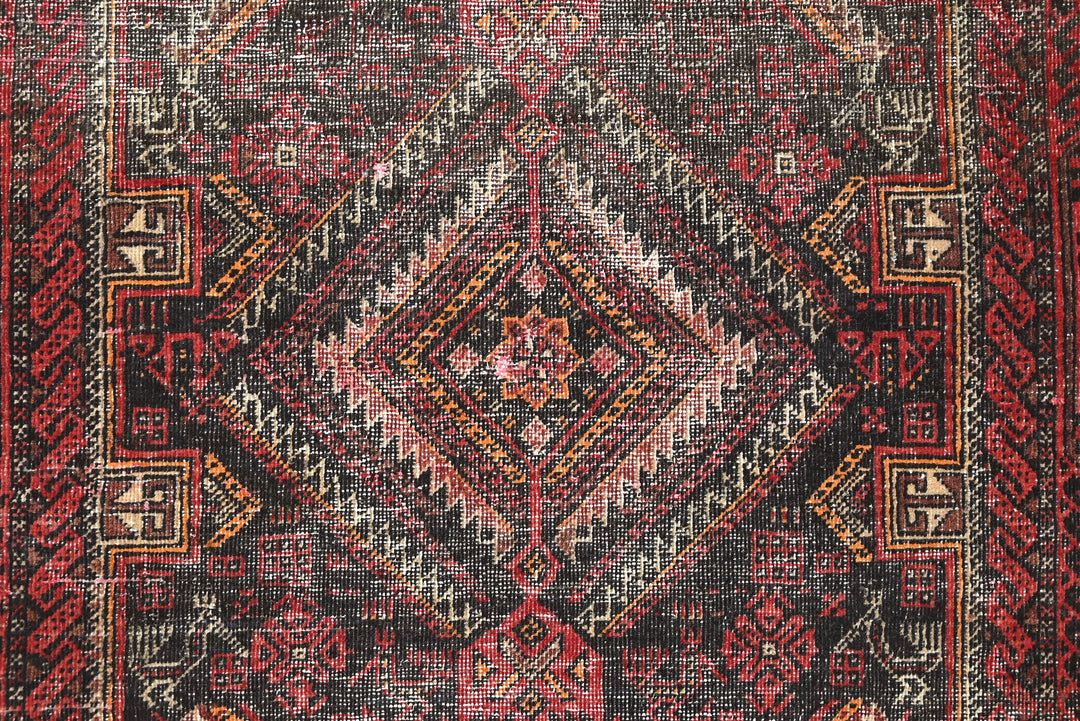 red Medium rug 3' 4" x 6' 7"