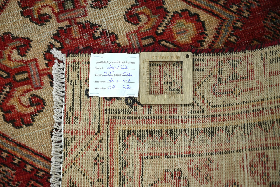 red Accent rug 3' 2" x 4' 6"