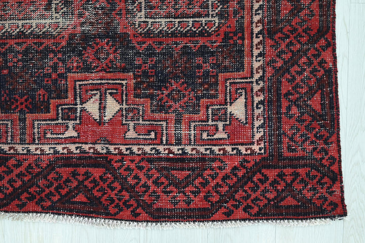 red Accent rug 3' 5" x 6' 1"