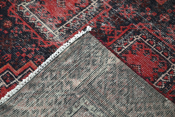 red Accent rug 3' 5" x 6' 1"