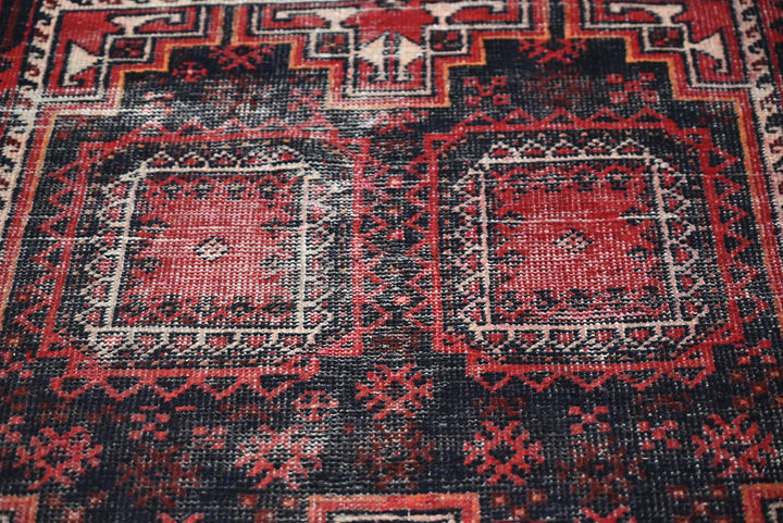 red Accent rug 3' 5" x 6' 1"