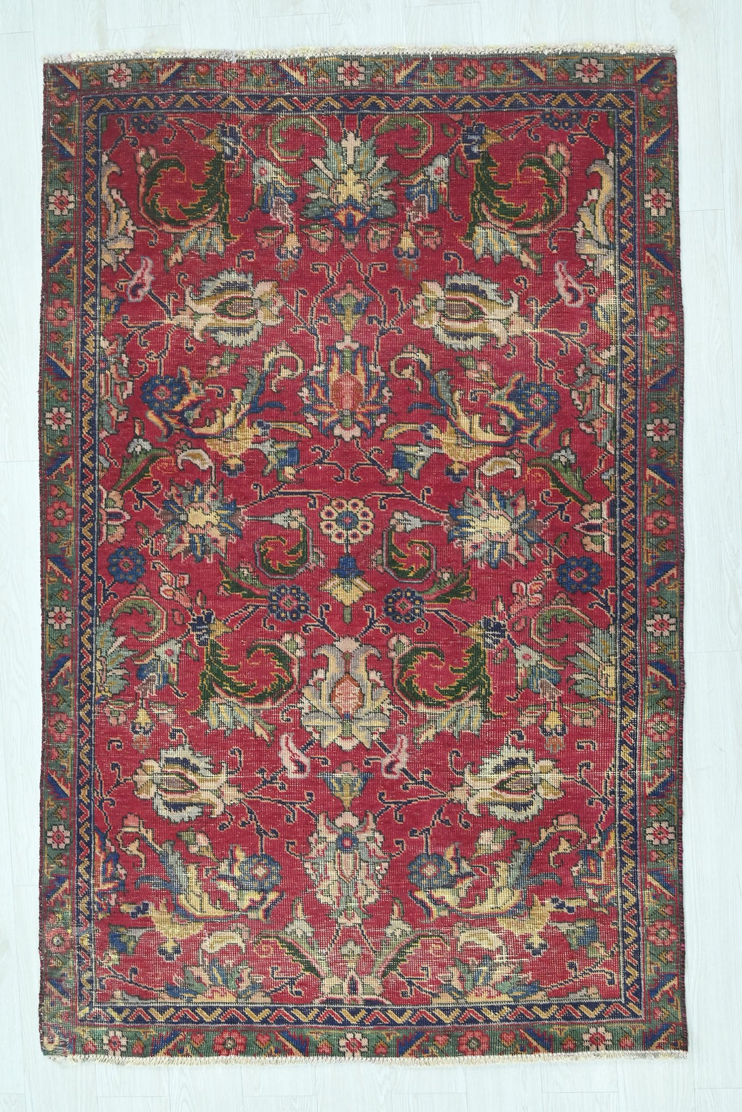 red Medium rug 4' 3" x 6' 11"