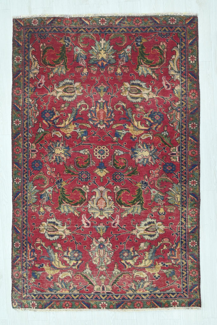 red Medium rug 4' 3" x 6' 11"